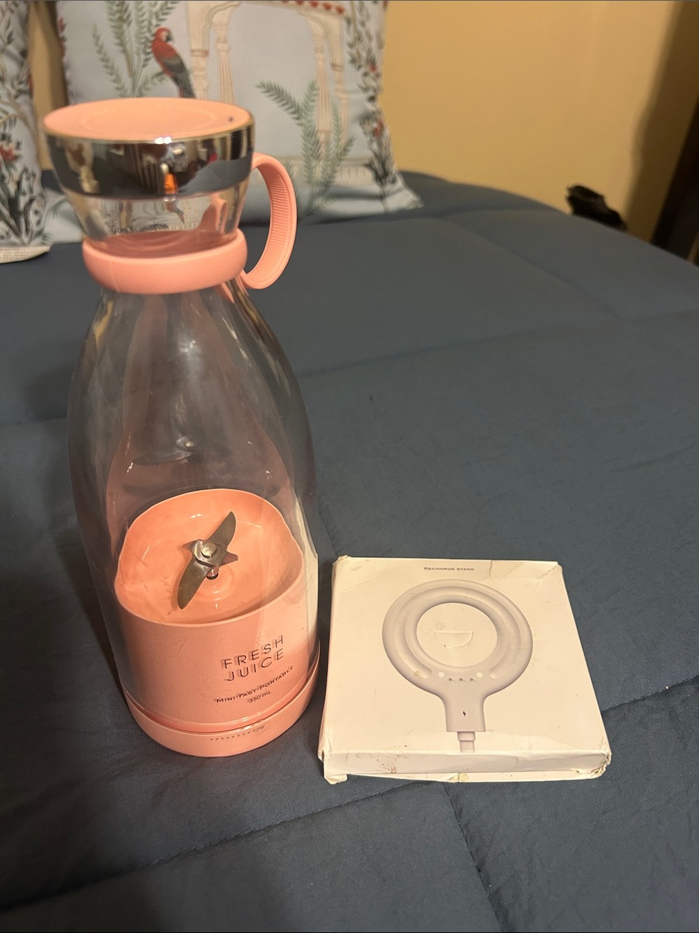 Fresh Juice Portable Blender Bottle with Carry Loop